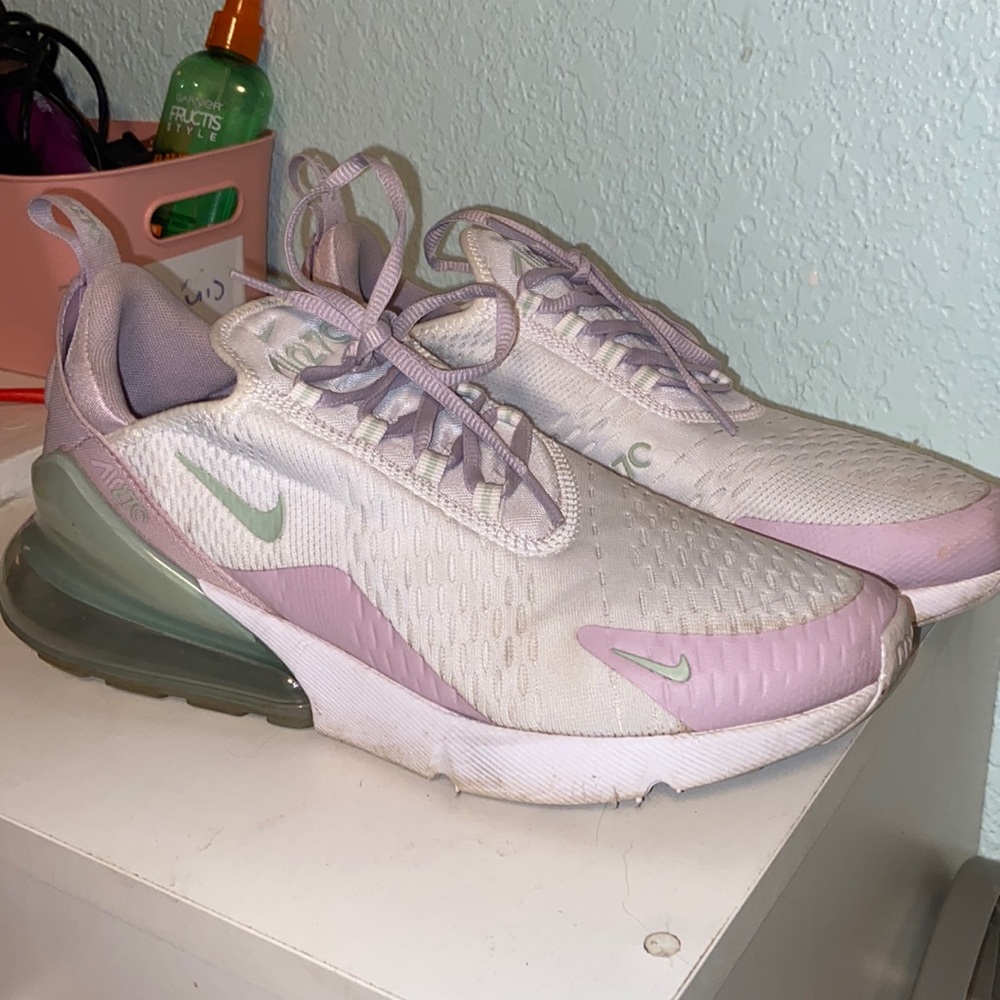 Nike 270s